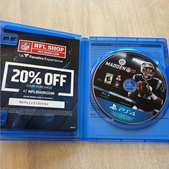 Madden NFL 18 PS4 Game - Blue Case - Picture 3 of 3